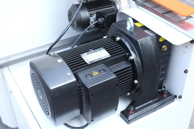HOLD HD621JSC  Система подачи Цепной транспортёр приводится в движение редукционным двигателем  Мощность двигателя 4 кВт 