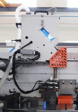 HOLD LASER S600  Верхняя клеевая ванна с предварительным расплавом Позволяет работать с EVA и PUR клеем 