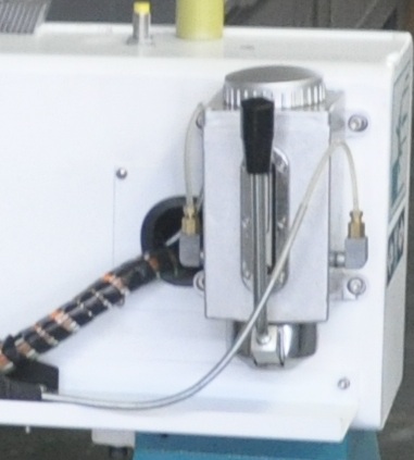 HCM HR S 1325 AT-V  Централизованная система смазки Позволяет одним нажатием обеспечить смазку направляющих по всем осям, при этом количество смазочного материала четко дозировано и расходуется в минимальном количестве