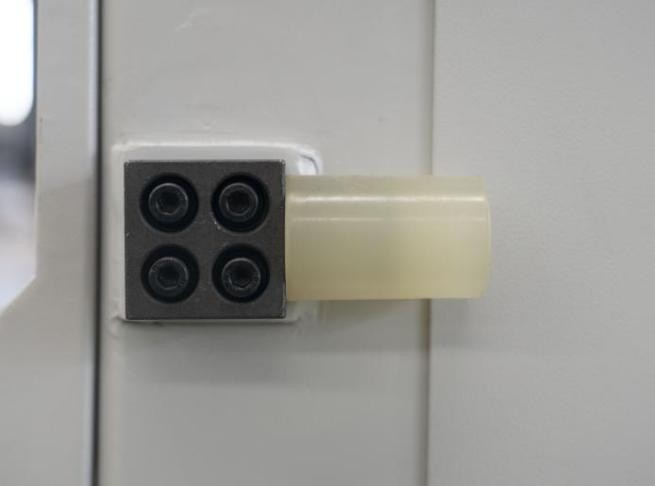 HOLD HMG 4-300T  Устройство противоударной защиты Снижает риск механических повреждений как оборудования, так и обрабатываемого материала, обеспечивая безопасность процесса и долговечность станка 