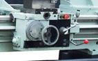 Proma SPI-2000 
  Точность  
 Продольная и поперечная подачи суппорта универсального токарного станка осуществляются посредством высокоточных маховиков  
