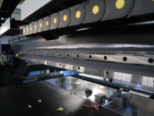 HOLD HB611GXKH6F  Высокоточная рейка и шестерня Стойка 2M имеет высокие технические характеристики, большую поверхность контакта, сильную несущую способность и стабильную передачу 