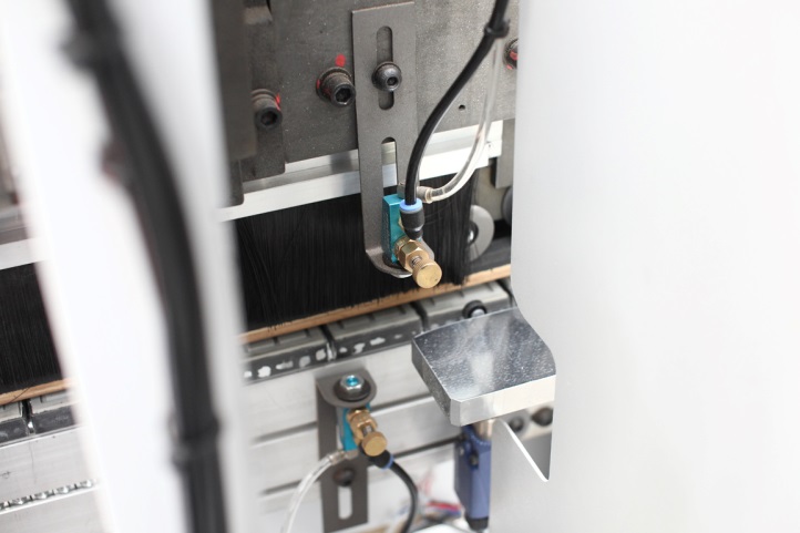 HOLD HD621JPKQSC  Узел подачи разделительной жидкости Предотвращает налипание клея на верхнюю и нижнюю пласть детали 