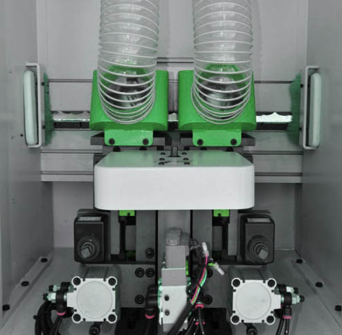 WoodTec EdgeMatic 500 
  Узел предварительного фрезерования  
 Для предварительной прифуговки заготовки перед приклеиванием кромки  Необходим для удаления сколов и ступеньки от подрезной пилы  Удобная вертикальная перестановка фрез обеспечивает эф...